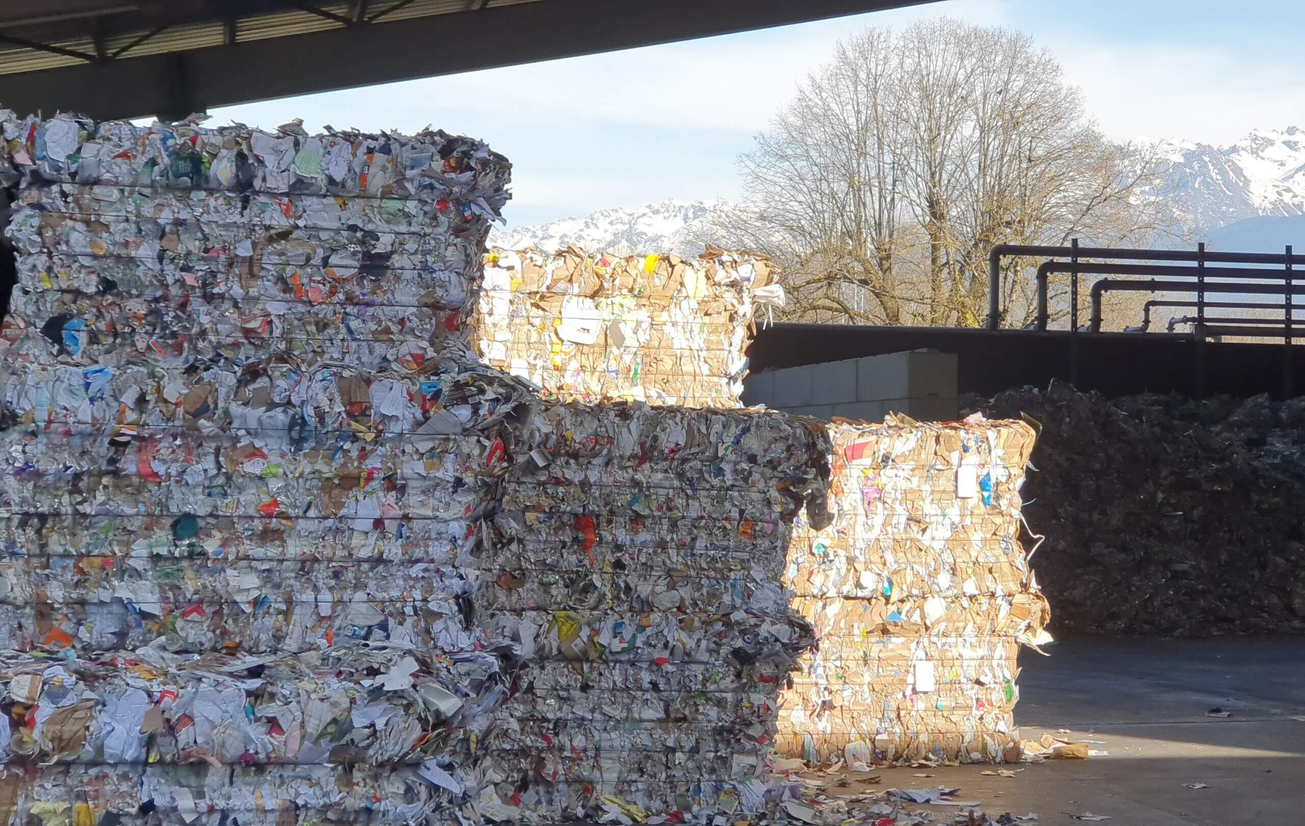 Athanor : papiers triés prêts pour le recyclage