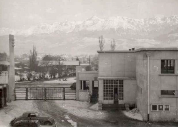 entree de l'usine des Eaux Claires en 1949